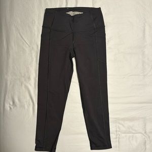 Victoria’s Secret capri leggings, size medium, black